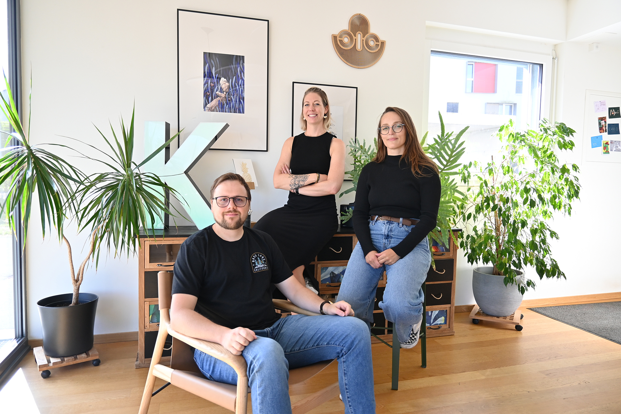 L'équipe du studio y.ka graphic design: Malyka Gonin, Margaux Karlen et Benjamin Roy
